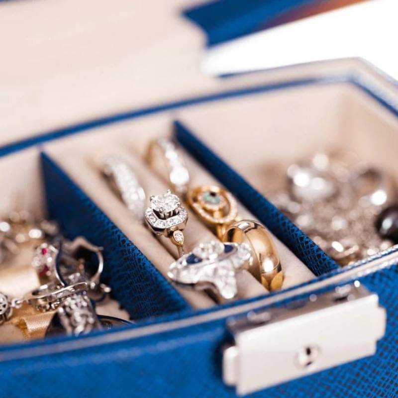 Jewelry box with jewelry