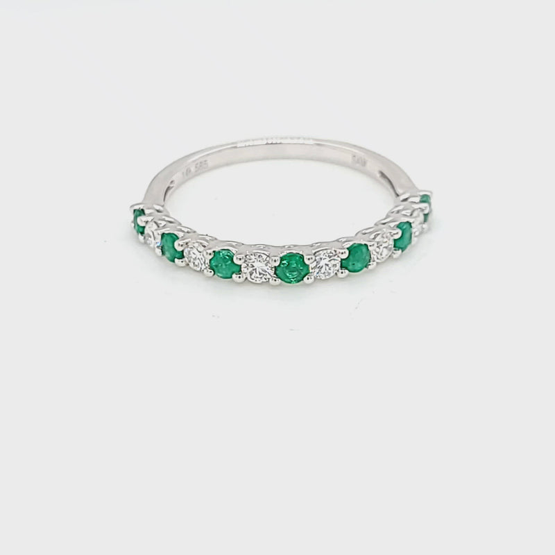 Round Emerald & Alternating Diamond Ring