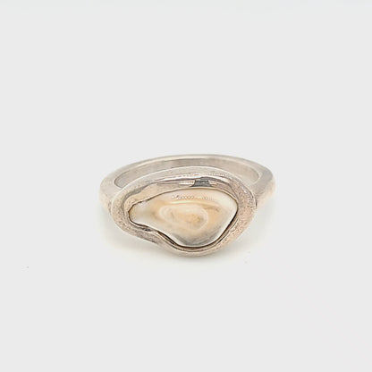 Horizontal Simple Elk Ivory Ring