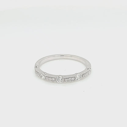 Alternating Large and Small Diamond Band